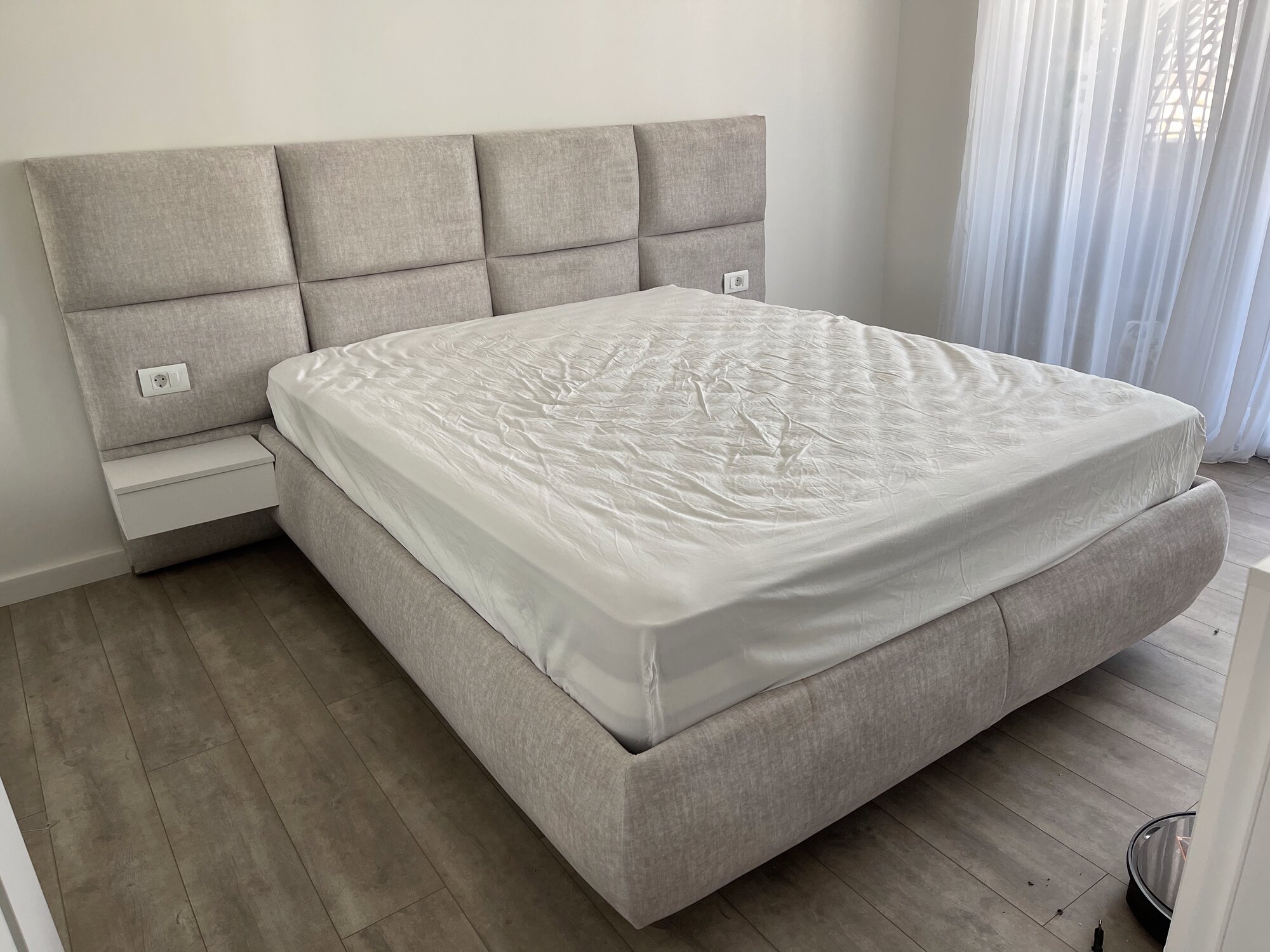 Pat Capitonaj Rectangular Gri Cu Noptiere